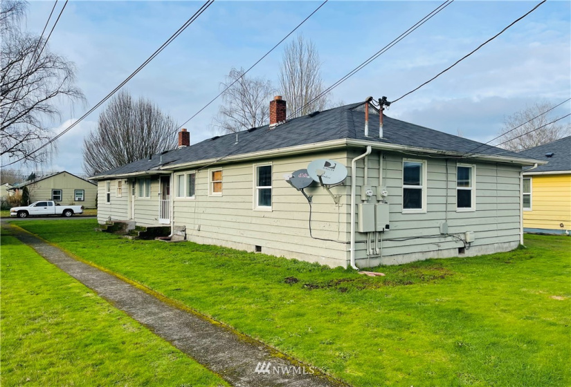 1044 18th, Longview, Washington 98632, ,Residential Income,For Sale,18th,NWM1873288