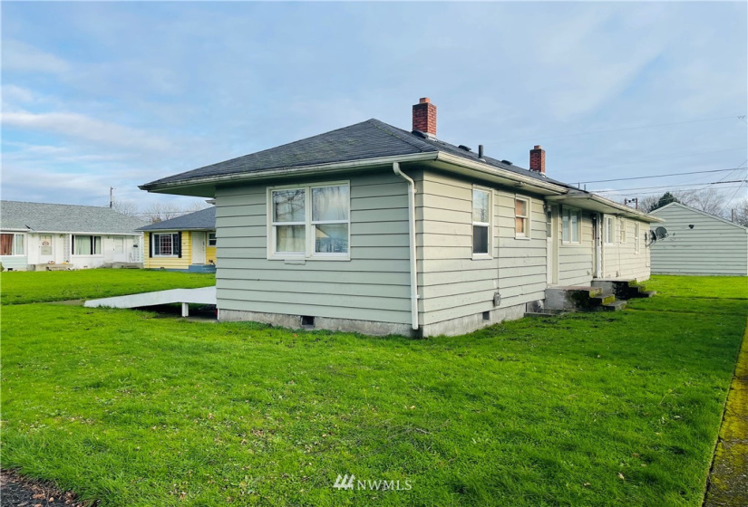 1044 18th, Longview, Washington 98632, ,Residential Income,For Sale,18th,NWM1873288