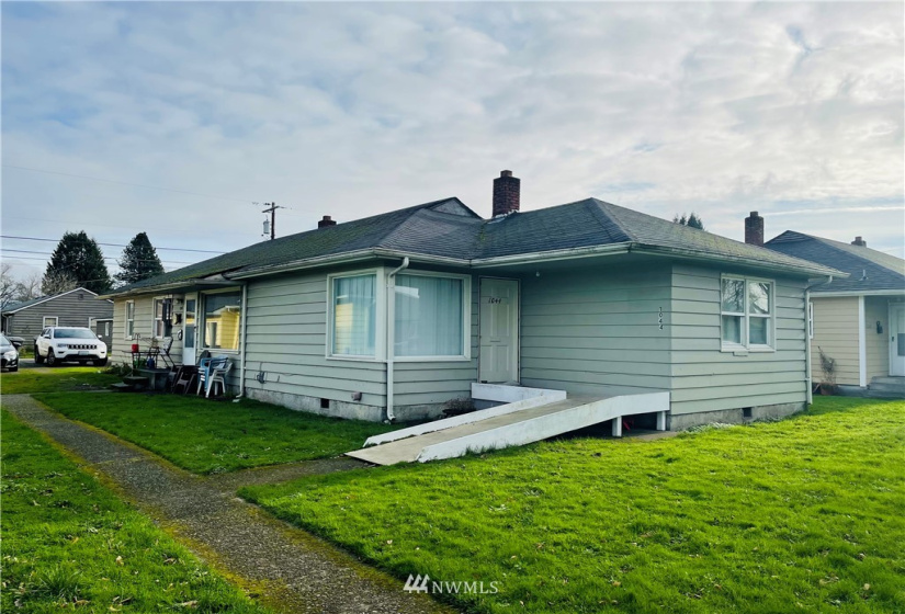 1044 18th, Longview, Washington 98632, ,Residential Income,For Sale,18th,NWM1873288