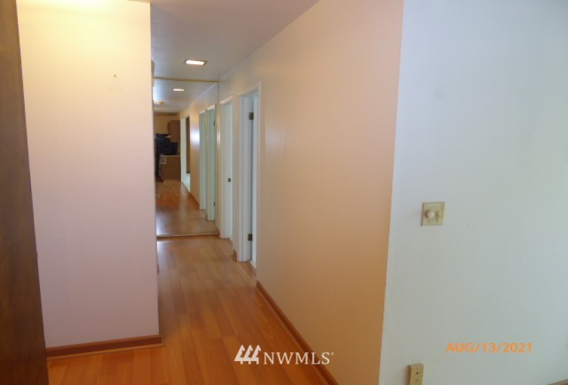 2500 81st, Mercer Island, Washington 98040, 2 Bedrooms Bedrooms, ,1 BathroomBathrooms,Residential Lease,For Rent,81st,NWM1873458