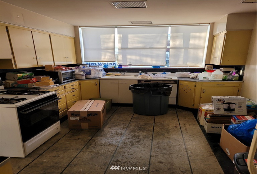 314 Academy, Kelso, Washington 98626, ,Commercial Sale,For Sale,Academy,NWM1873483