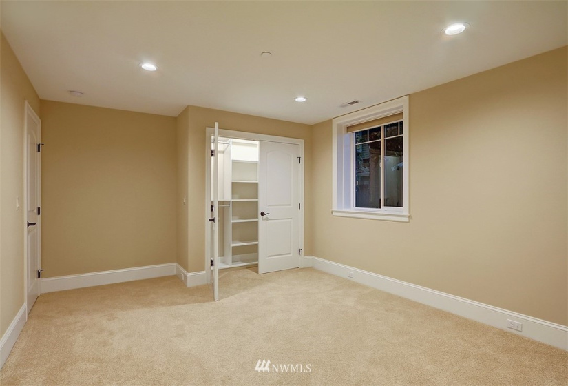 7420 A 27th, Mercer Island, Washington 98040, 1 Bedroom Bedrooms, ,Residential Lease,For Rent,27th,NWM1873224