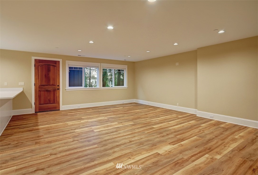 7420 A 27th, Mercer Island, Washington 98040, 1 Bedroom Bedrooms, ,Residential Lease,For Rent,27th,NWM1873224