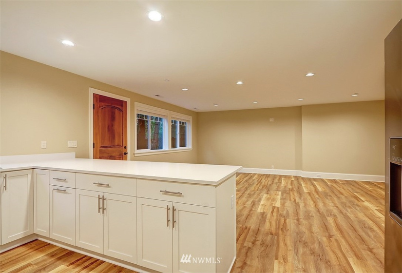 7420 A 27th, Mercer Island, Washington 98040, 1 Bedroom Bedrooms, ,Residential Lease,For Rent,27th,NWM1873224