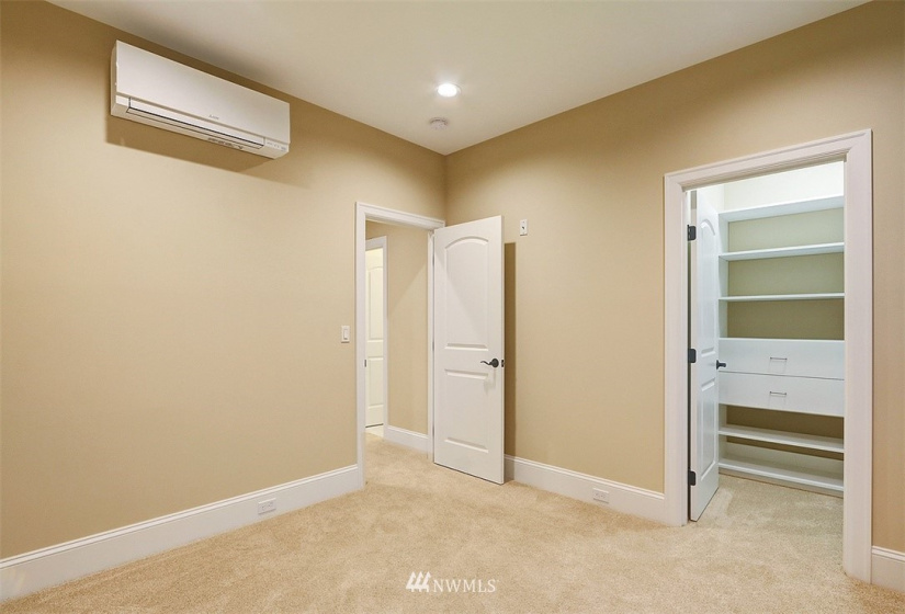 7420 B 27th, Mercer Island, Washington 98040, 2 Bedrooms Bedrooms, ,1 BathroomBathrooms,Residential Lease,For Rent,27th,NWM1873231