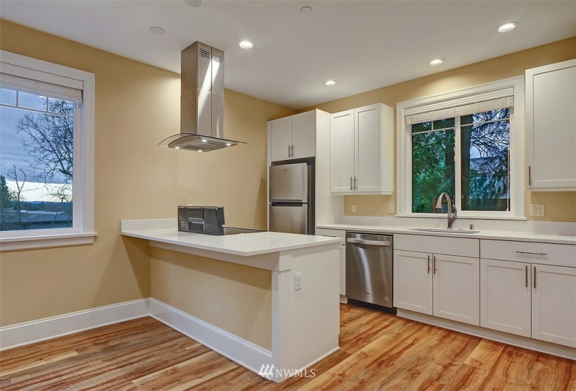 7420 B 27th, Mercer Island, Washington 98040, 2 Bedrooms Bedrooms, ,1 BathroomBathrooms,Residential Lease,For Rent,27th,NWM1873231