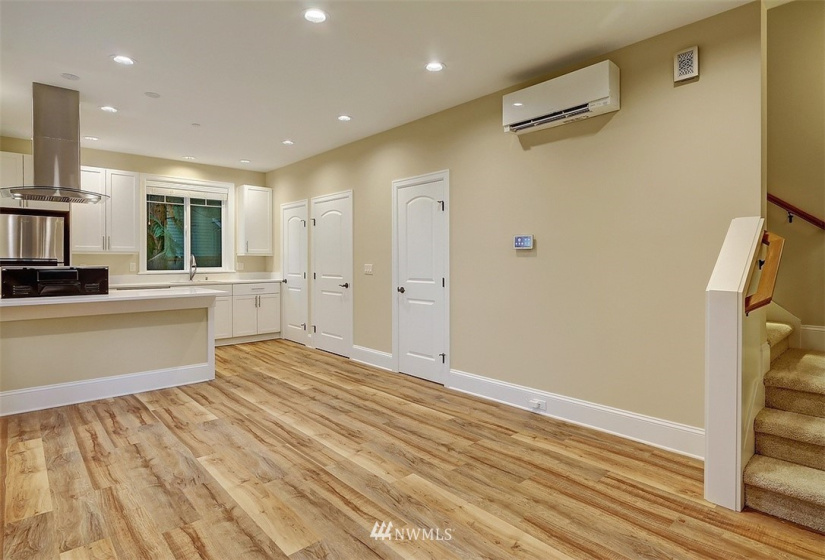 7420 B 27th, Mercer Island, Washington 98040, 2 Bedrooms Bedrooms, ,1 BathroomBathrooms,Residential Lease,For Rent,27th,NWM1873231