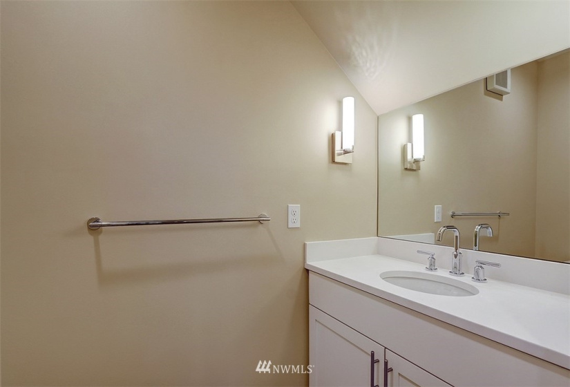 7420 B 27th, Mercer Island, Washington 98040, 2 Bedrooms Bedrooms, ,1 BathroomBathrooms,Residential Lease,For Rent,27th,NWM1873231