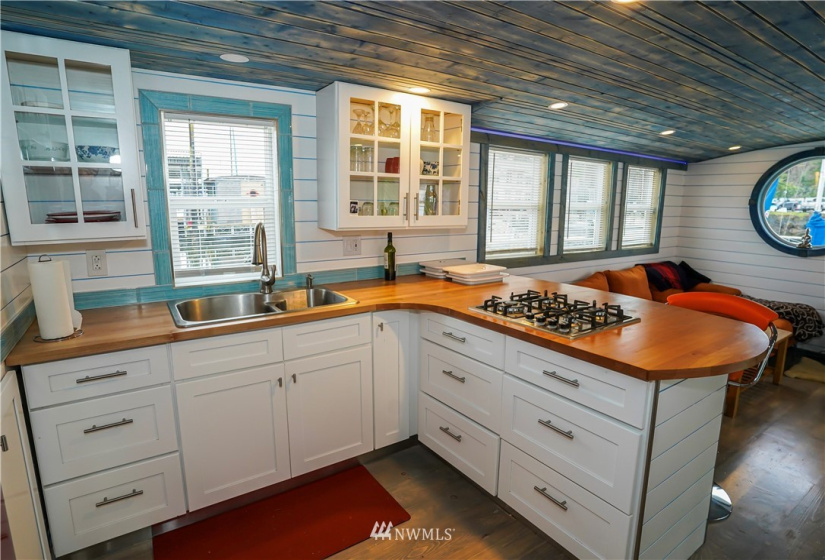 2100 West Bay, Olympia, Washington 98502, 1 Bedroom Bedrooms, ,Residential,For Sale,West Bay,NWM1873790