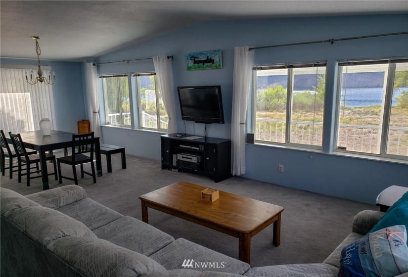 674 River Dr SW, Quincy, Washington 98848, 3 Bedrooms Bedrooms, ,2 BathroomsBathrooms,Residential,For Sale,River Dr SW,NWM1872164