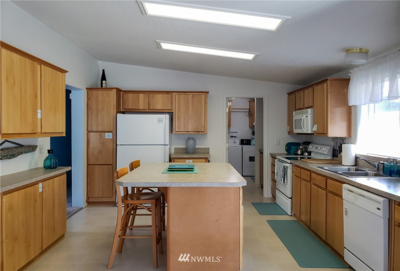 674 River Dr SW, Quincy, Washington 98848, 3 Bedrooms Bedrooms, ,2 BathroomsBathrooms,Residential,For Sale,River Dr SW,NWM1872164