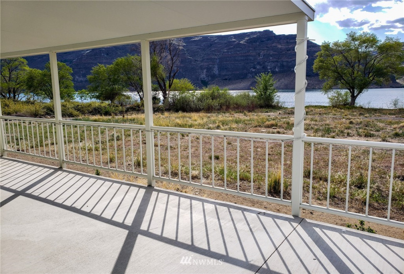 674 River Dr SW, Quincy, Washington 98848, 3 Bedrooms Bedrooms, ,2 BathroomsBathrooms,Residential,For Sale,River Dr SW,NWM1872164