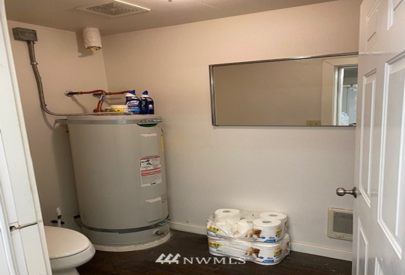 847 Maryland, Chehalis, Washington 98532, ,Commercial Sale,For Sale,Maryland,NWM1873988