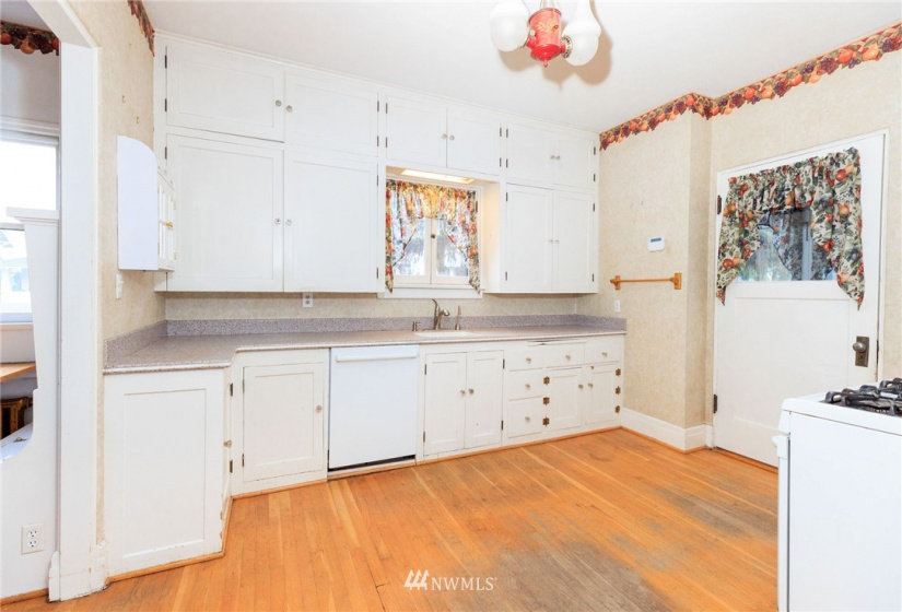 2 Chicago, Yakima, Washington 98902, 4 Bedrooms Bedrooms, ,2 BathroomsBathrooms,Residential,For Sale,Chicago,NWM1874309