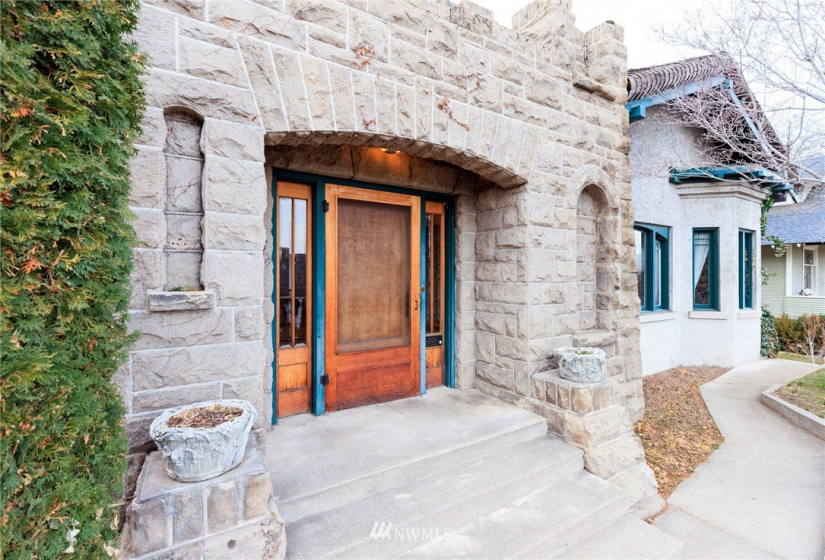 2 Chicago, Yakima, Washington 98902, 4 Bedrooms Bedrooms, ,2 BathroomsBathrooms,Residential,For Sale,Chicago,NWM1874309