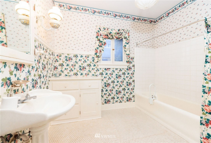 2 Chicago, Yakima, Washington 98902, 4 Bedrooms Bedrooms, ,2 BathroomsBathrooms,Residential,For Sale,Chicago,NWM1874309