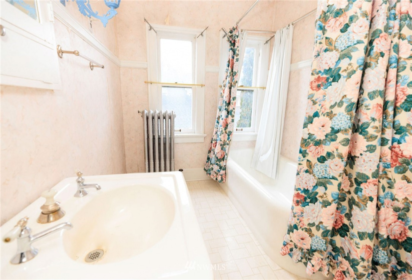 2 Chicago, Yakima, Washington 98902, 4 Bedrooms Bedrooms, ,2 BathroomsBathrooms,Residential,For Sale,Chicago,NWM1874309