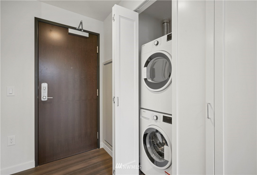 450 Main, Seattle, Washington 98104, ,1 BathroomBathrooms,Residential Lease,For Rent,KODA,Main,NWM1874469