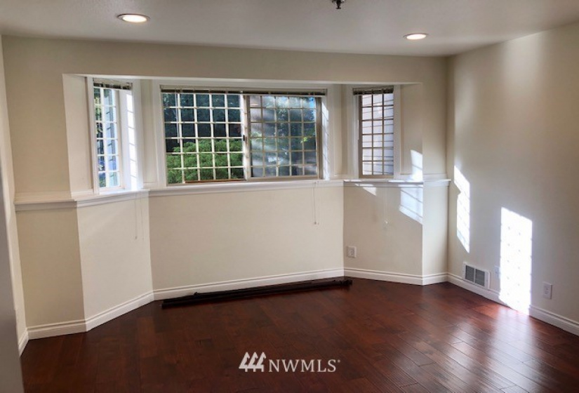 200 99th, Bellevue, Washington 98004, 2 Bedrooms Bedrooms, ,4 BathroomsBathrooms,Residential Lease,For Rent,99th,NWM1875002