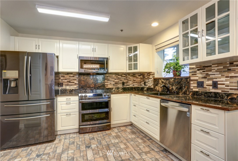 200 99th, Bellevue, Washington 98004, 2 Bedrooms Bedrooms, ,4 BathroomsBathrooms,Residential Lease,For Rent,99th,NWM1875002