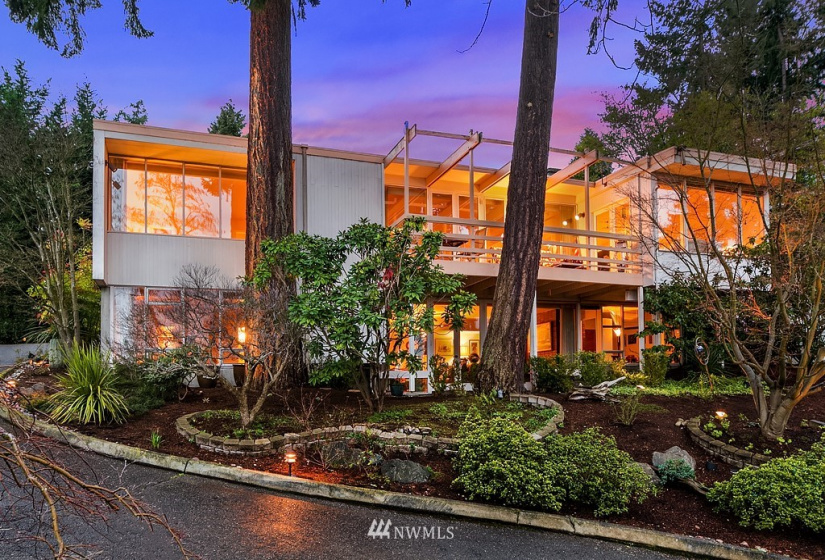 9534 1ST, Bellevue, Washington 98004, 3 Bedrooms Bedrooms, ,2 BathroomsBathrooms,Residential Lease,For Rent,1ST,NWM1875011