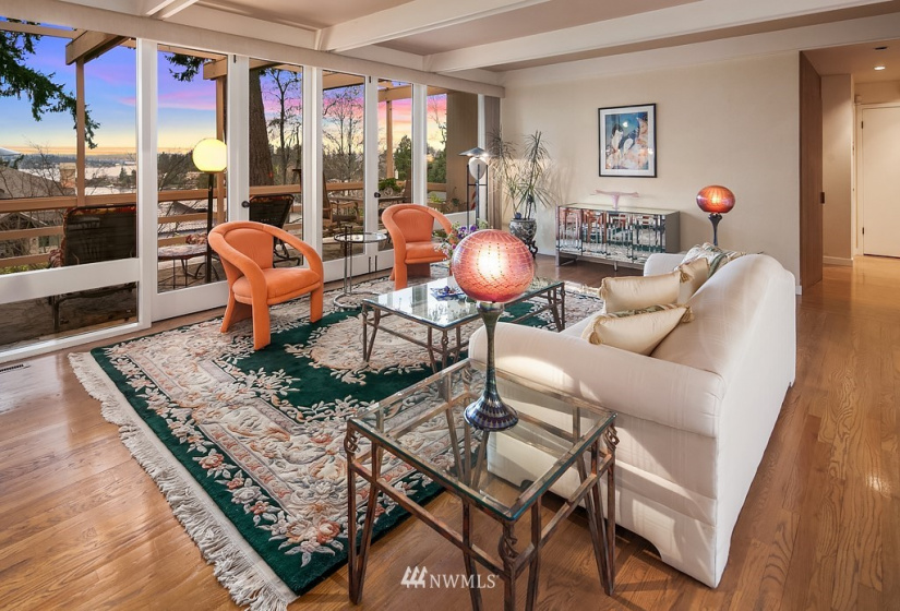 9534 1ST, Bellevue, Washington 98004, 3 Bedrooms Bedrooms, ,2 BathroomsBathrooms,Residential Lease,For Rent,1ST,NWM1875011