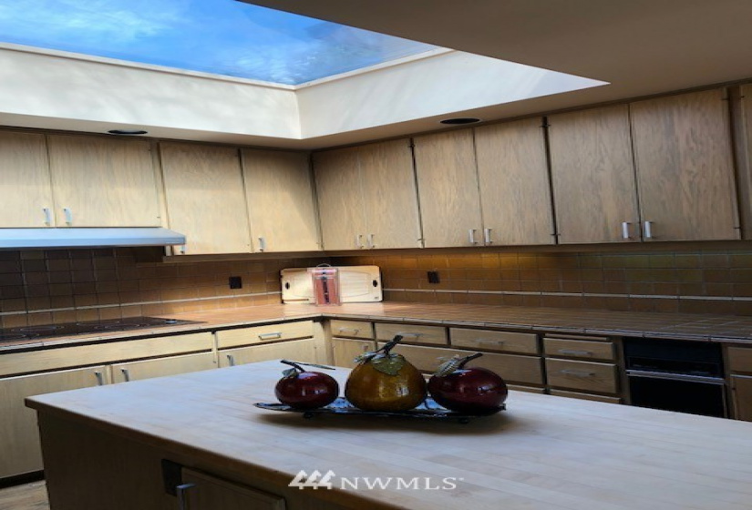 9534 1ST, Bellevue, Washington 98004, 3 Bedrooms Bedrooms, ,2 BathroomsBathrooms,Residential Lease,For Rent,1ST,NWM1875011