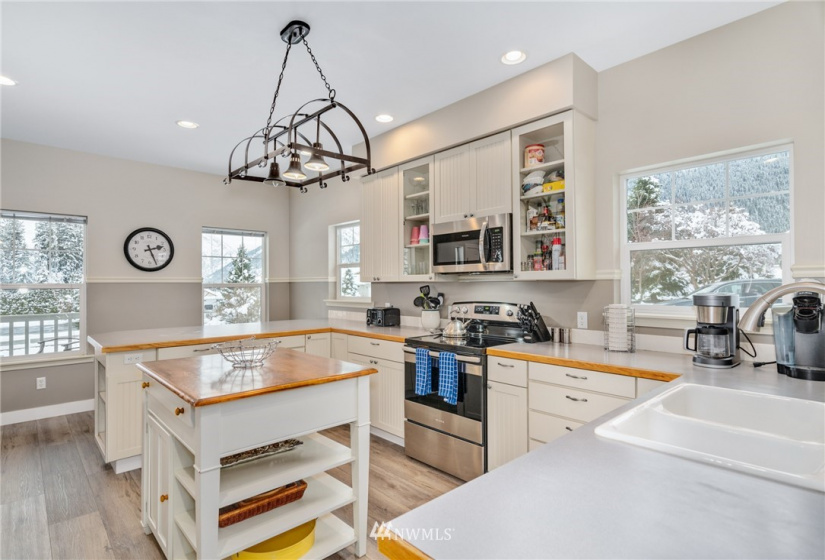 12190 Emig, Leavenworth, Washington 98826, 3 Bedrooms Bedrooms, ,2 BathroomsBathrooms,Residential,For Sale,Emig,NWM1875406