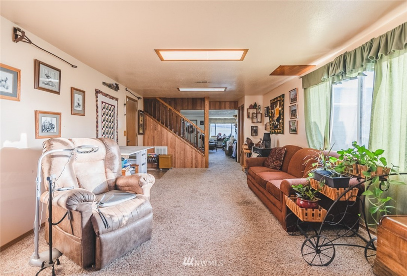 11654 1st Ave SE Royal, Othello, Washington 99344, 6 Bedrooms Bedrooms, ,1 BathroomBathrooms,Residential,For Sale,Munro's 1st Add to Royal O & M Site,1st Ave SE Royal,NWM1875463