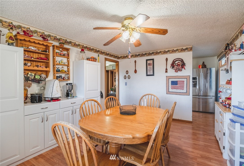 11654 1st Ave SE Royal, Othello, Washington 99344, 6 Bedrooms Bedrooms, ,1 BathroomBathrooms,Residential,For Sale,Munro's 1st Add to Royal O & M Site,1st Ave SE Royal,NWM1875463