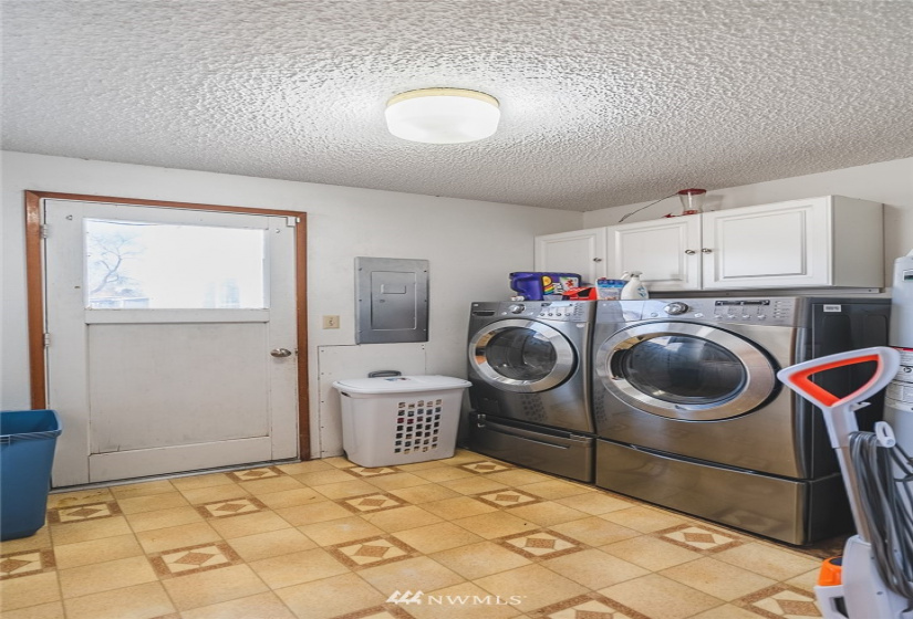 11654 1st Ave SE Royal, Othello, Washington 99344, 6 Bedrooms Bedrooms, ,1 BathroomBathrooms,Residential,For Sale,Munro's 1st Add to Royal O & M Site,1st Ave SE Royal,NWM1875463