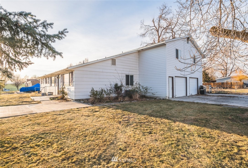 11654 1st Ave SE Royal, Othello, Washington 99344, 6 Bedrooms Bedrooms, ,1 BathroomBathrooms,Residential,For Sale,Munro's 1st Add to Royal O & M Site,1st Ave SE Royal,NWM1875463