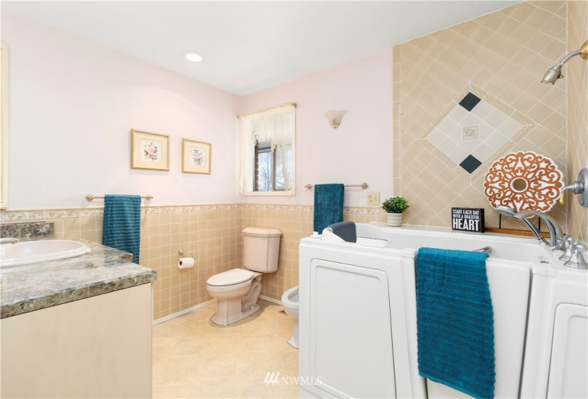 1810 Waneta, Sunnyside, Washington 98944, 3 Bedrooms Bedrooms, ,2 BathroomsBathrooms,Residential,For Sale,Waneta,NWM1875612