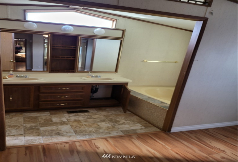 39100 Pacific Hwy, Woodland, Washington 98674, 3 Bedrooms Bedrooms, ,2 BathroomsBathrooms,Manufactured In Park,For Sale,Pacific Hwy,NWM1875029