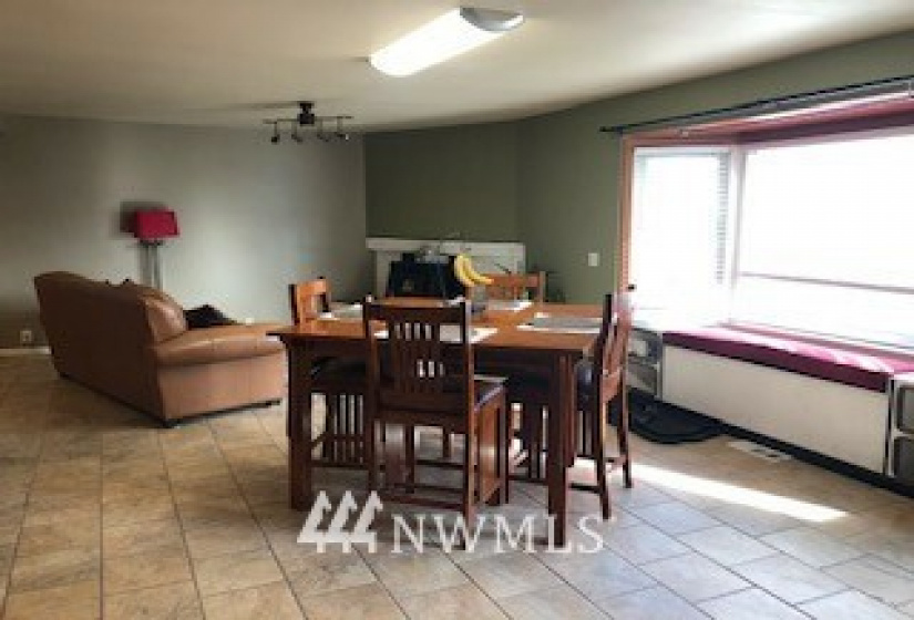 903 Juniper, Moses Lake, Washington 98837, 4 Bedrooms Bedrooms, ,1 BathroomBathrooms,Residential,For Sale,Juniper,NWM1875837