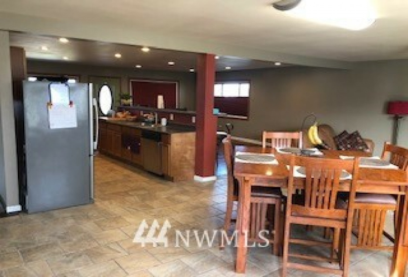 903 Juniper, Moses Lake, Washington 98837, 4 Bedrooms Bedrooms, ,1 BathroomBathrooms,Residential,For Sale,Juniper,NWM1875837