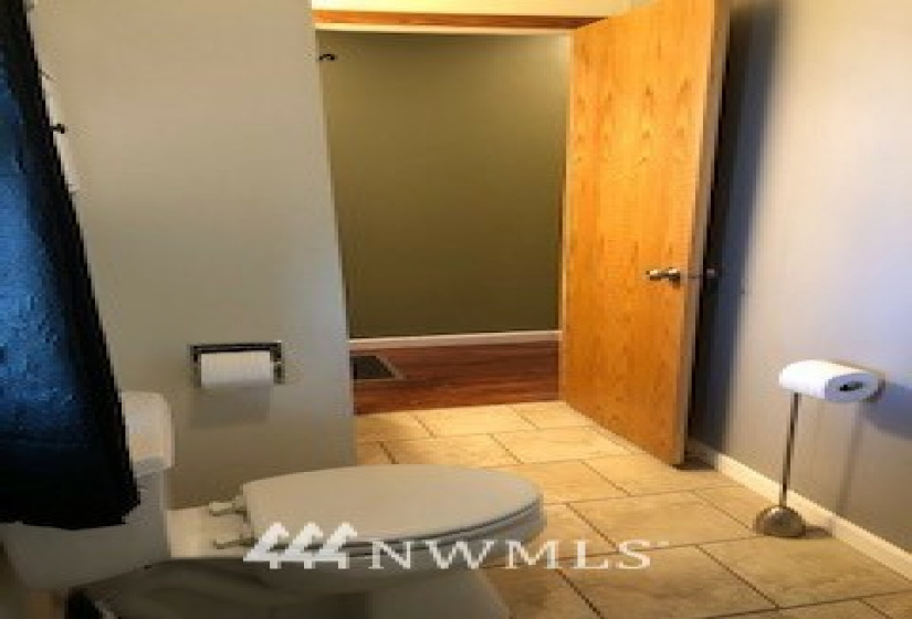 903 Juniper, Moses Lake, Washington 98837, 4 Bedrooms Bedrooms, ,1 BathroomBathrooms,Residential,For Sale,Juniper,NWM1875837