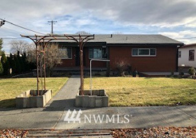 903 Juniper, Moses Lake, Washington 98837, 4 Bedrooms Bedrooms, ,1 BathroomBathrooms,Residential,For Sale,Juniper,NWM1875837