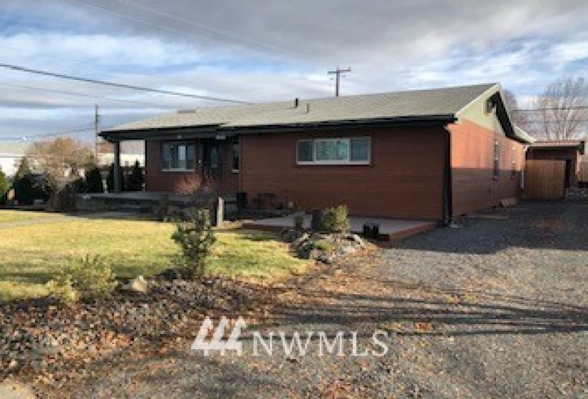 903 Juniper, Moses Lake, Washington 98837, 4 Bedrooms Bedrooms, ,1 BathroomBathrooms,Residential,For Sale,Juniper,NWM1875837