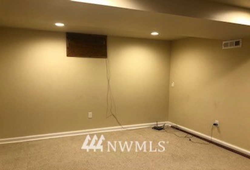 903 Juniper, Moses Lake, Washington 98837, 4 Bedrooms Bedrooms, ,1 BathroomBathrooms,Residential,For Sale,Juniper,NWM1875837