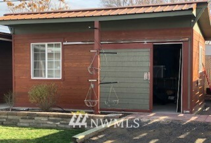 903 Juniper, Moses Lake, Washington 98837, 4 Bedrooms Bedrooms, ,1 BathroomBathrooms,Residential,For Sale,Juniper,NWM1875837