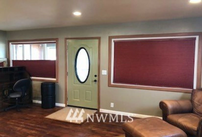 903 Juniper, Moses Lake, Washington 98837, 4 Bedrooms Bedrooms, ,1 BathroomBathrooms,Residential,For Sale,Juniper,NWM1875837