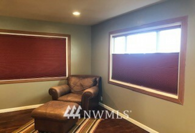 903 Juniper, Moses Lake, Washington 98837, 4 Bedrooms Bedrooms, ,1 BathroomBathrooms,Residential,For Sale,Juniper,NWM1875837