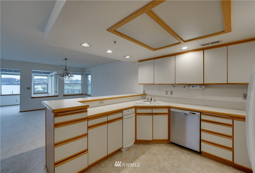 651 Bayshore, Oak Harbor, Washington 98277, 2 Bedrooms Bedrooms, ,2 BathroomsBathrooms,Residential,For Sale,Waterside Condo,Bayshore,NWM1873239