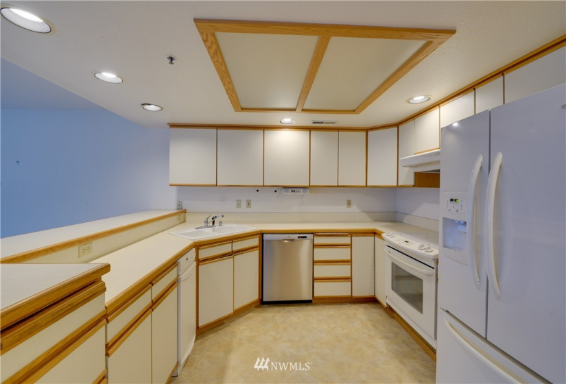 651 Bayshore, Oak Harbor, Washington 98277, 2 Bedrooms Bedrooms, ,2 BathroomsBathrooms,Residential,For Sale,Waterside Condo,Bayshore,NWM1873239