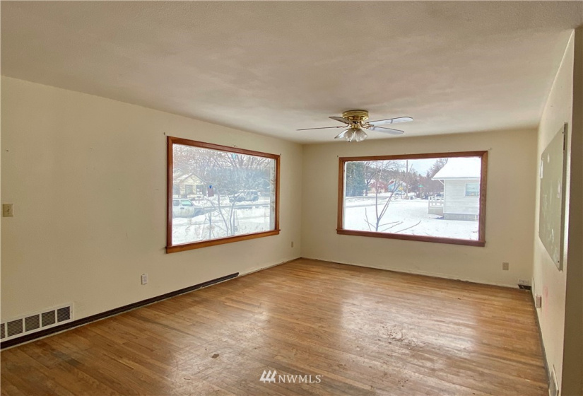 309 Dayton, Dayton, Washington 99328, 2 Bedrooms Bedrooms, ,Residential,For Sale,Dayton,NWM1876347
