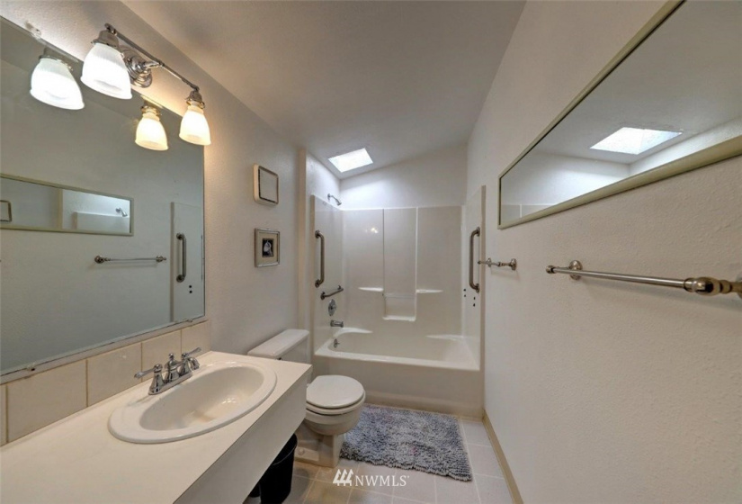 211 Pearl, Ilwaco, Washington 98624, 8 Bedrooms Bedrooms, ,5 BathroomsBathrooms,Residential,For Sale,Barnes Add 03 04 E60',Pearl,NWM1874672