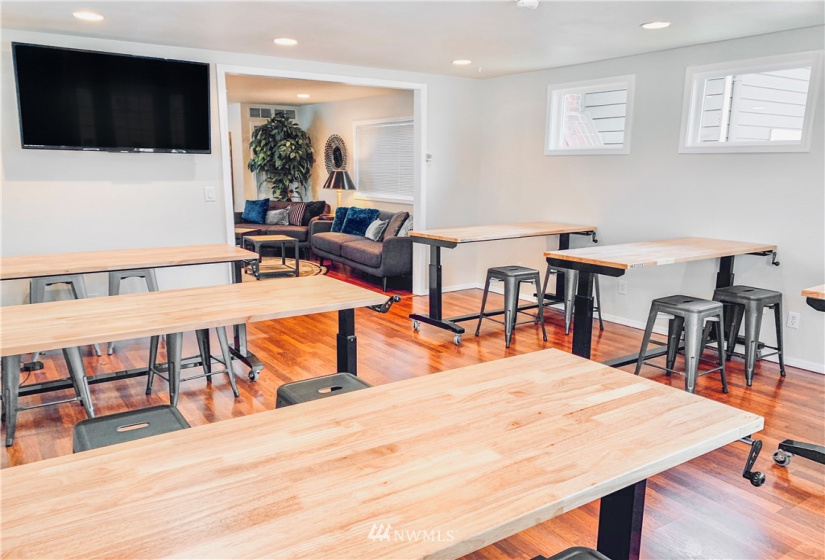 2212 Broadway, Everett, Washington 98201, ,Commercial Sale,For Sale,Broadway,NWM1876319