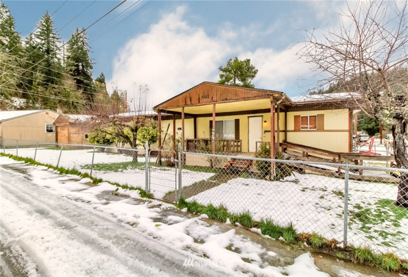 436 Long, Wilkeson, Washington 98396, 2 Bedrooms Bedrooms, ,1 BathroomBathrooms,Residential,For Sale,Long,NWM1876578