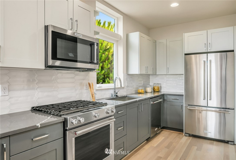 3215 Fuhrman, Seattle, Washington 98102, 4 Bedrooms Bedrooms, ,Residential,For Sale,Fuhrman,NWM1874938